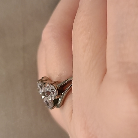 Three stone Cubic zirconia stainless steel ring - Picture 3 of 9